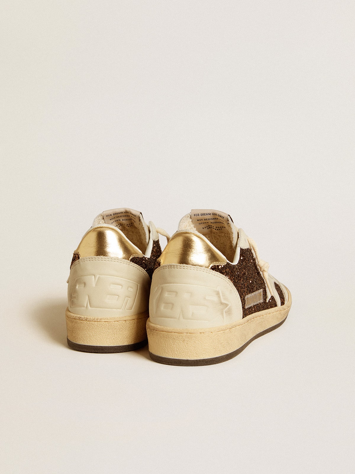 Glitter con stella in pelle e talloncino in pelle laminata