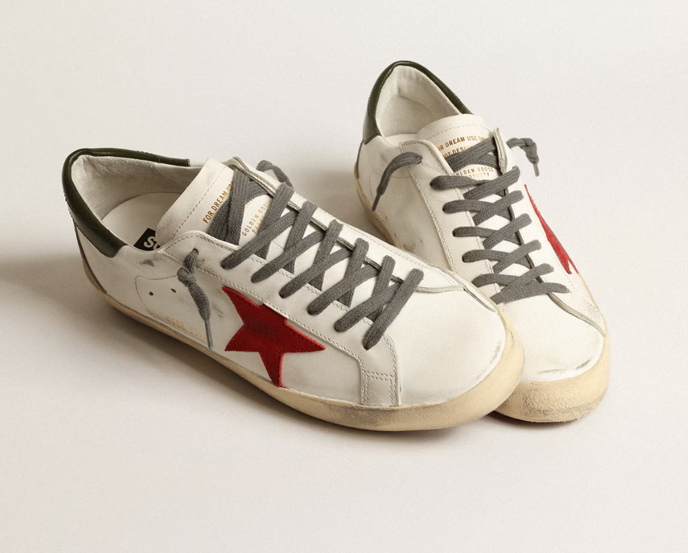 Golden Goose Super-Star con stella in suede rosso e talloncino in pelle verde