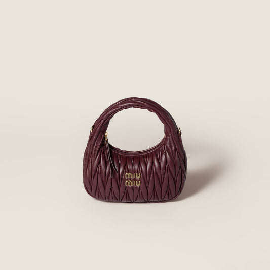 Borsa piccola hobo Wander in nappa matelassé bordeaux