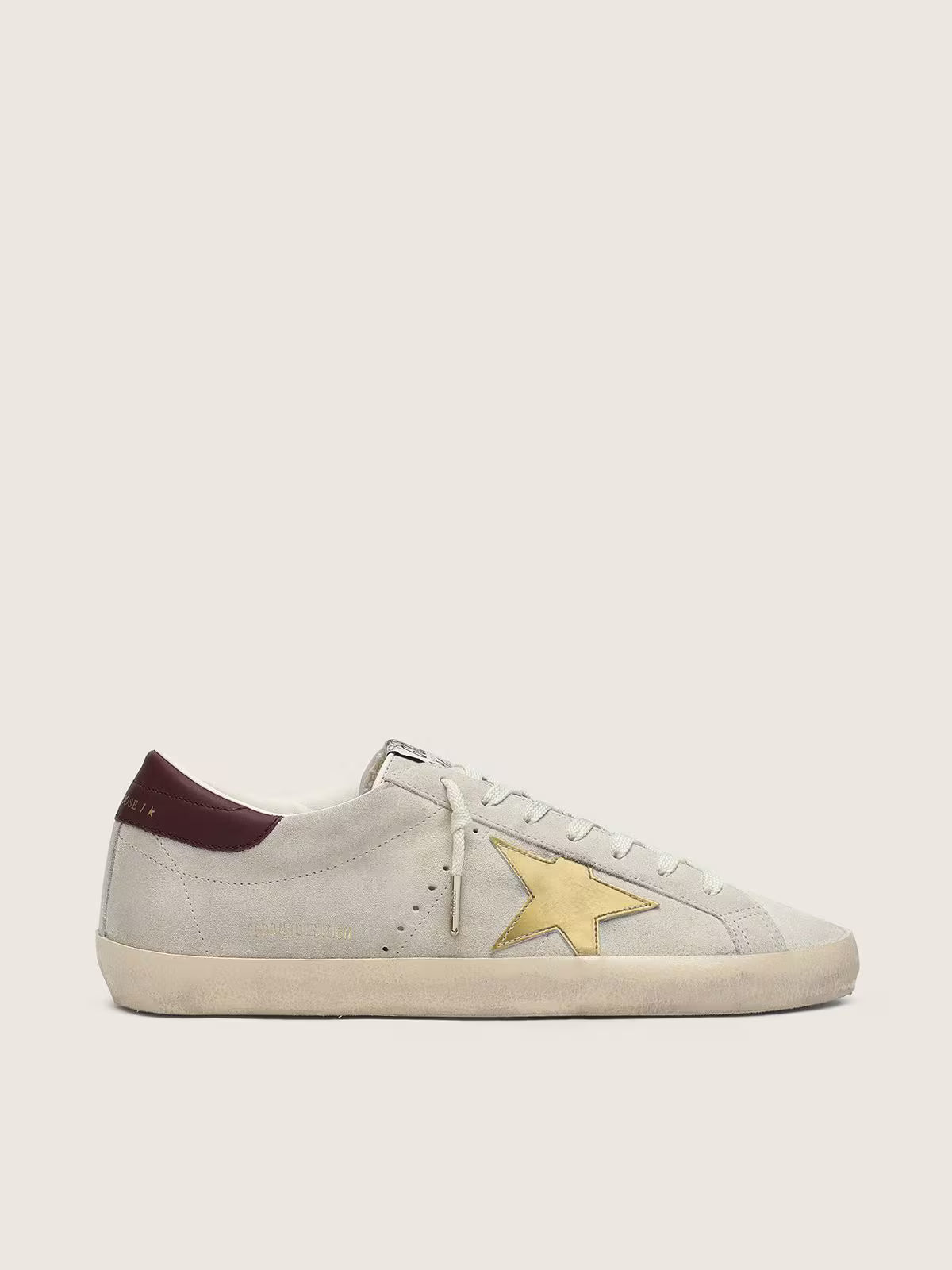 Suede avorio con stella in pelle laminata e e talloncino in pelle