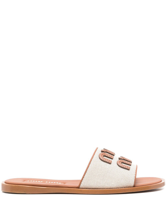 Sandali con logo applicato color cammello marrone