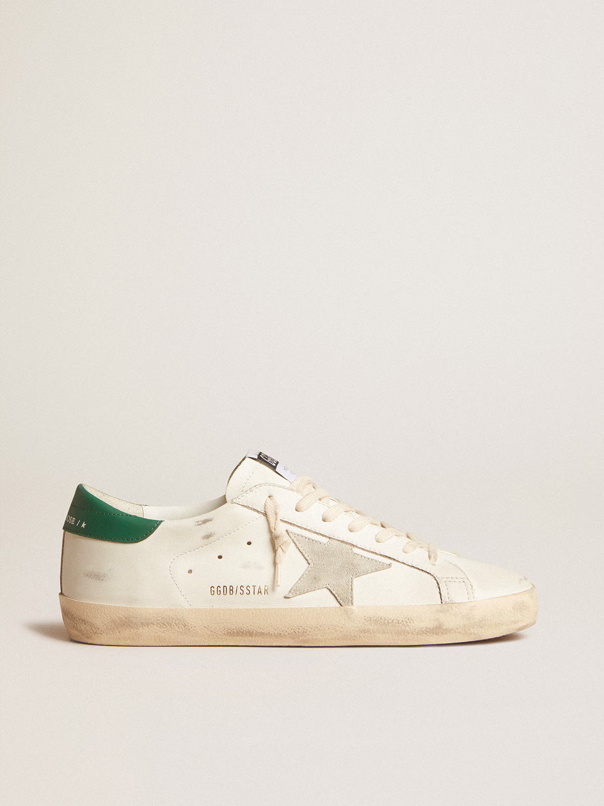 Pelle bianca con stella in pelle suede grigio ghiaccio e talloncino in pelle verde