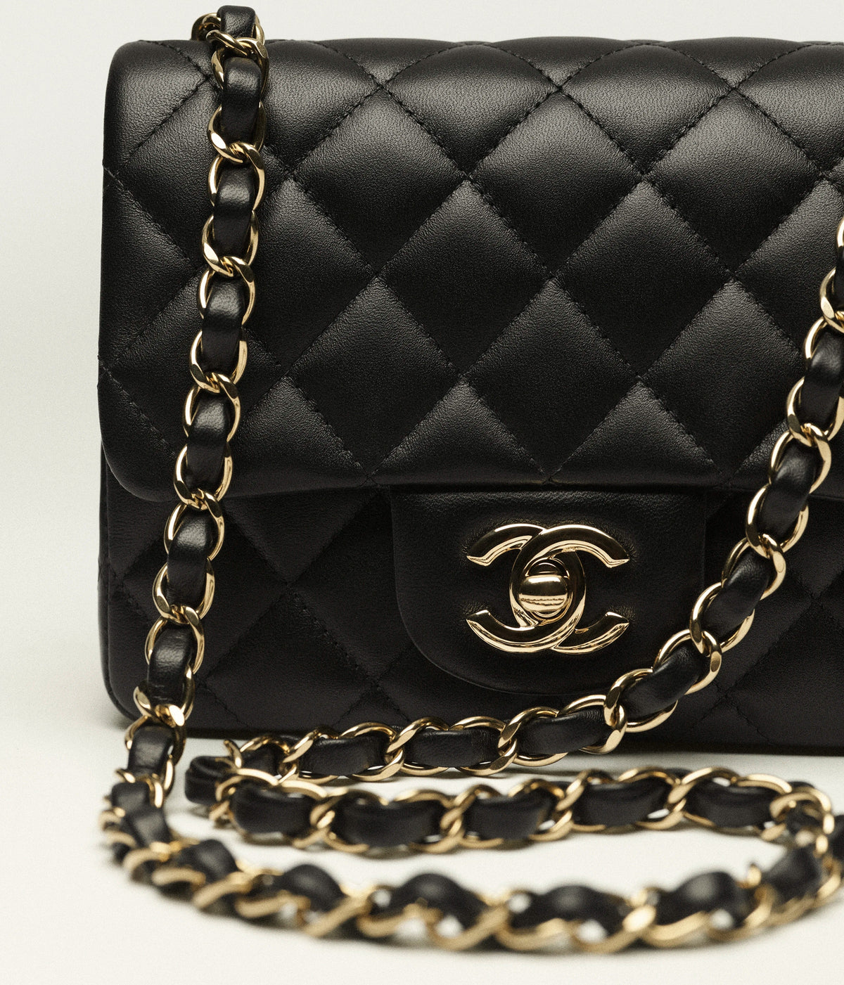 Borsa classica mini nera con metallo effetto dorato