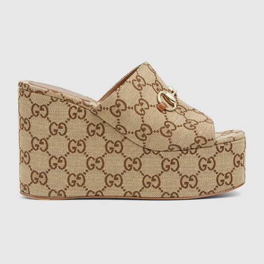 Sandalo con zeppa e Morsetto tessuto GG beige e marrone scuro