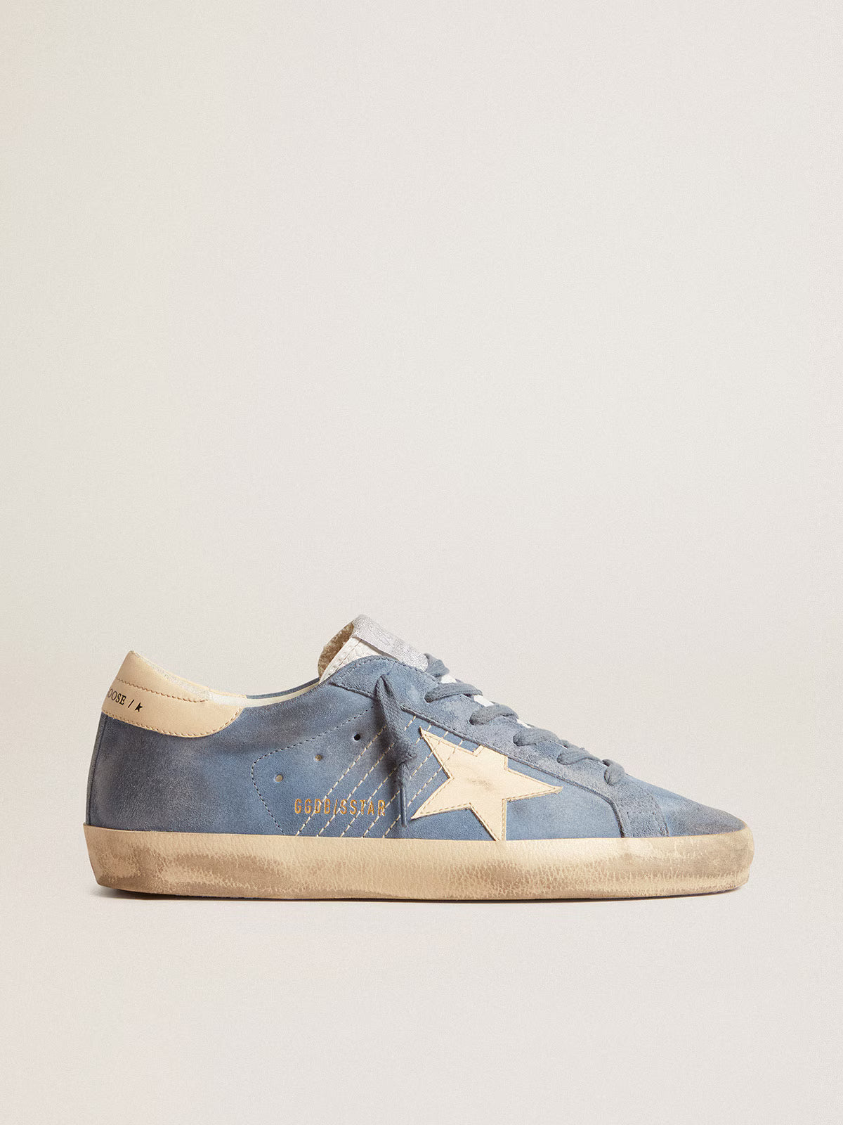 Suede azzurro con stella e talloncino in pelle beige