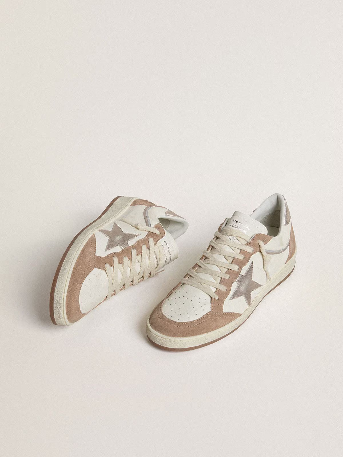 LTD in nappa bianca e suede rosa antico con stella e talloncino in pelle laminata argento