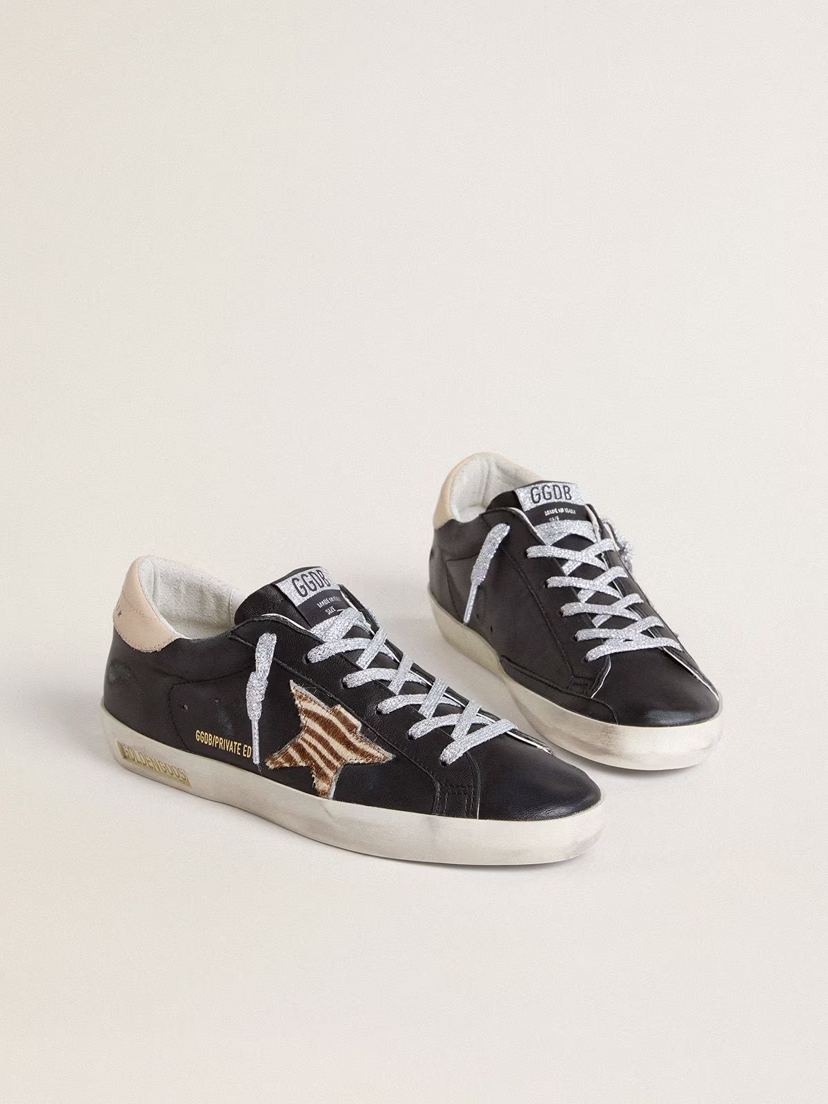 Nappa nera con stella in cavallino zebrato e talloncino in pelle beige