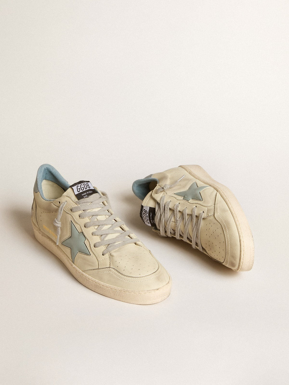 LTD con stella in plastica azzurro chiaro e talloncino in pelle sul retro