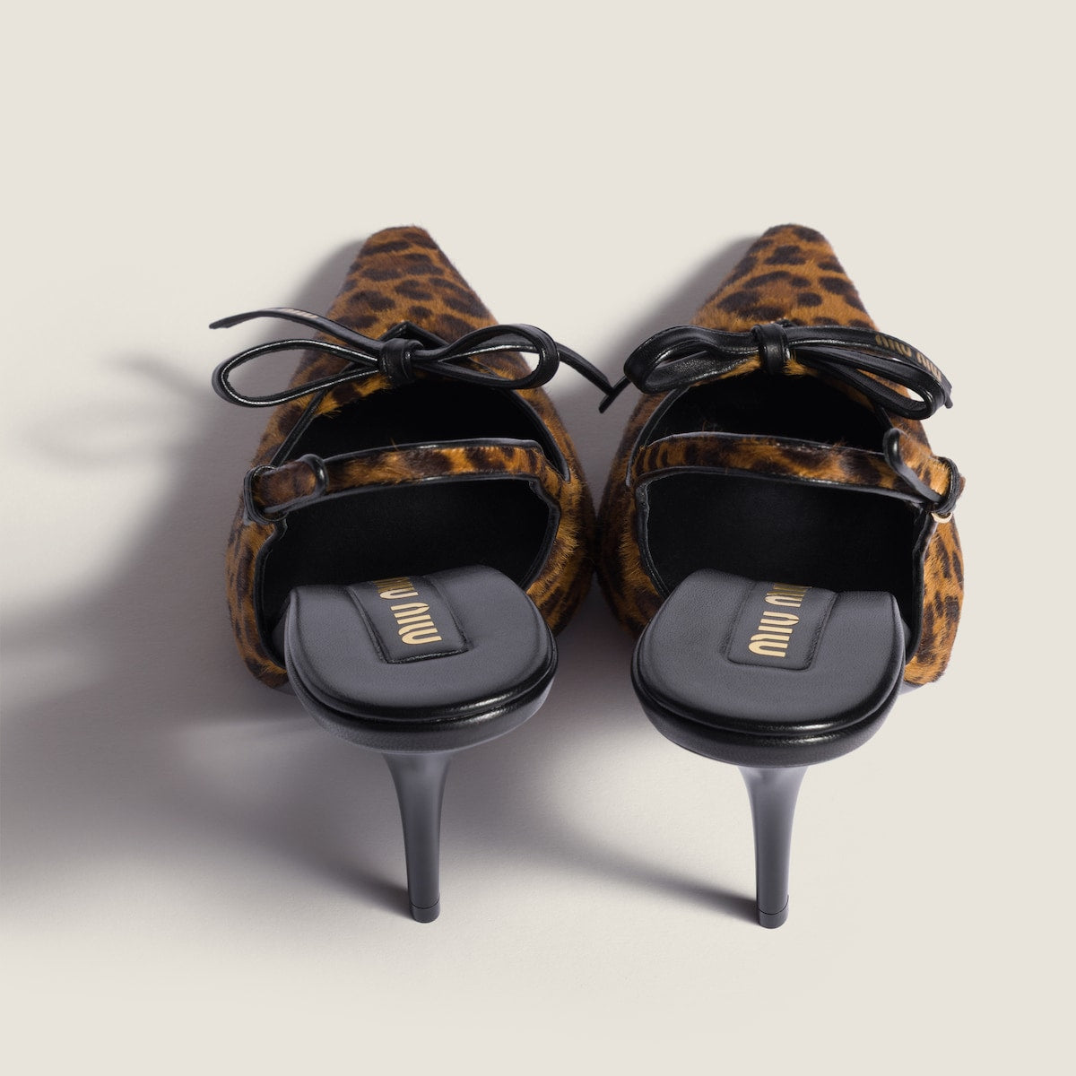 Décolleté slingback in pelle stampata con fiocco miele