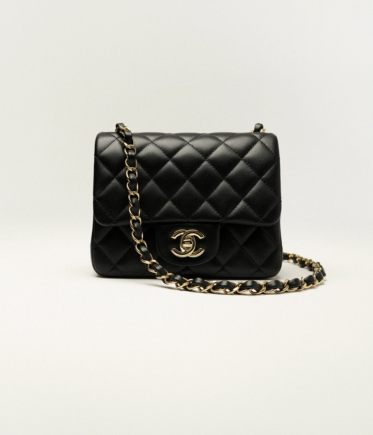 Borsa classica mini nera con metallo effetto dorato