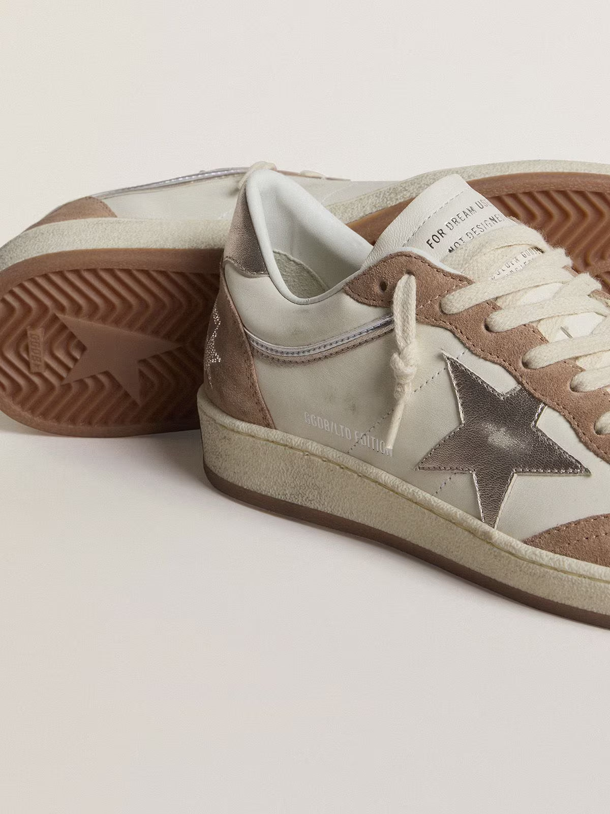 LTD in nappa bianca e suede rosa antico con stella e talloncino in pelle laminata argento