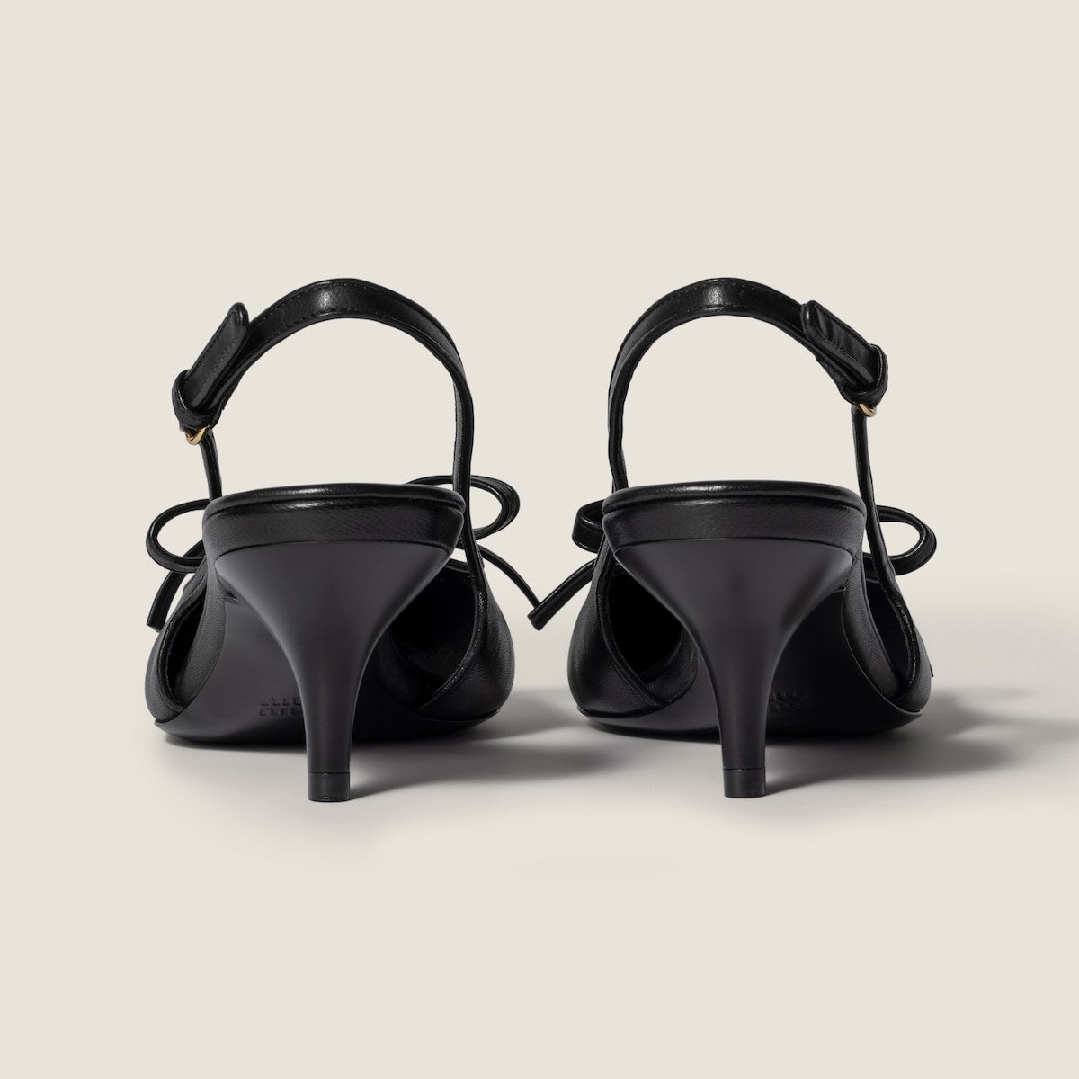 Décolleté slingback in pelle con fiocco nero