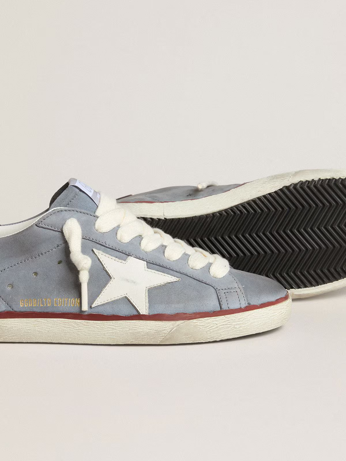 LTD in pelle nabuk azzurra con stella in pelle bianca e talloncino in pelle marrone