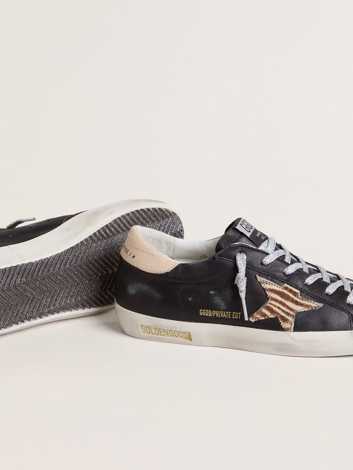 Nappa nera con stella in cavallino zebrato e talloncino in pelle beige