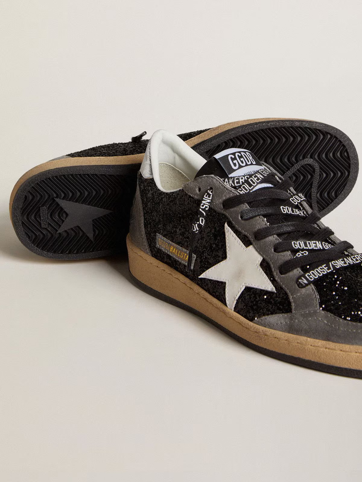 Glitter con stella in pelle e talloncino in pelle laminata