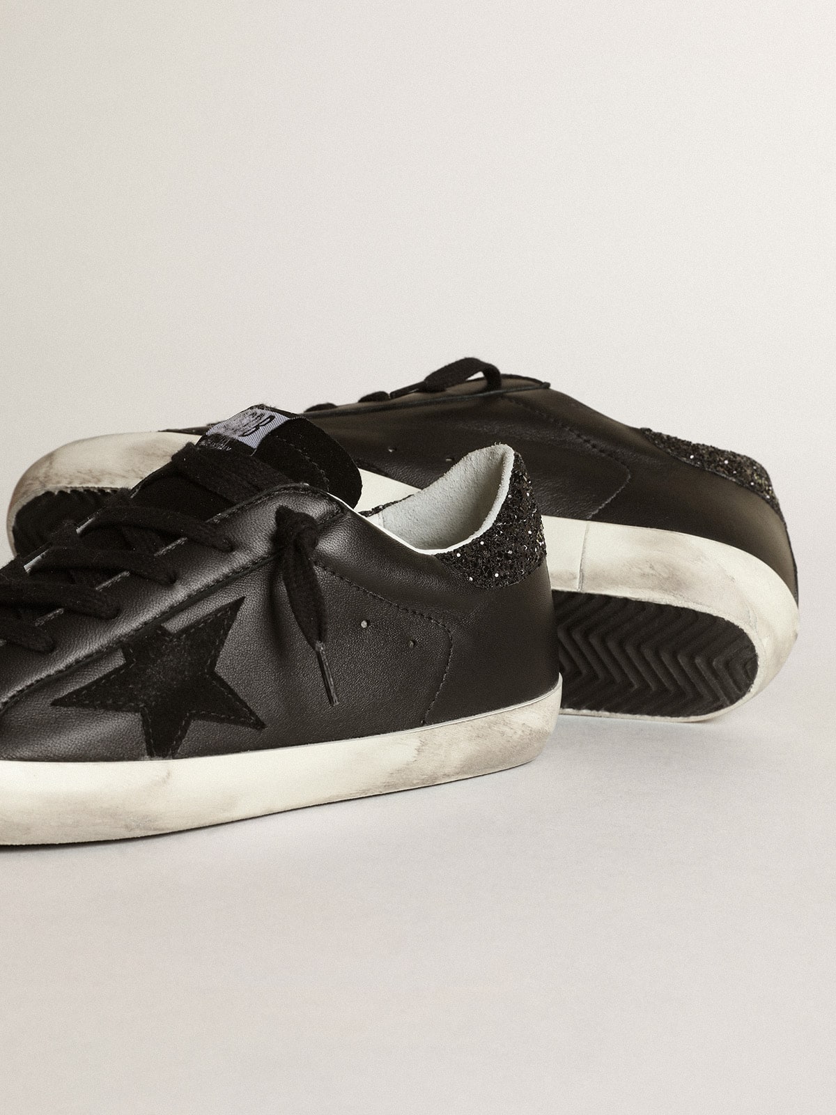 Nappa nera con stella in suede nero e talloncino in glitter neri