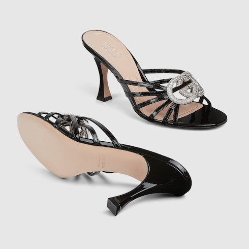 Sandalo slider con tacco donna con Incrocio GG con cristalli in pelle verniciata nera