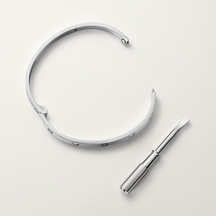 LOVE bracciale modello medio 4 diamanti in color argento