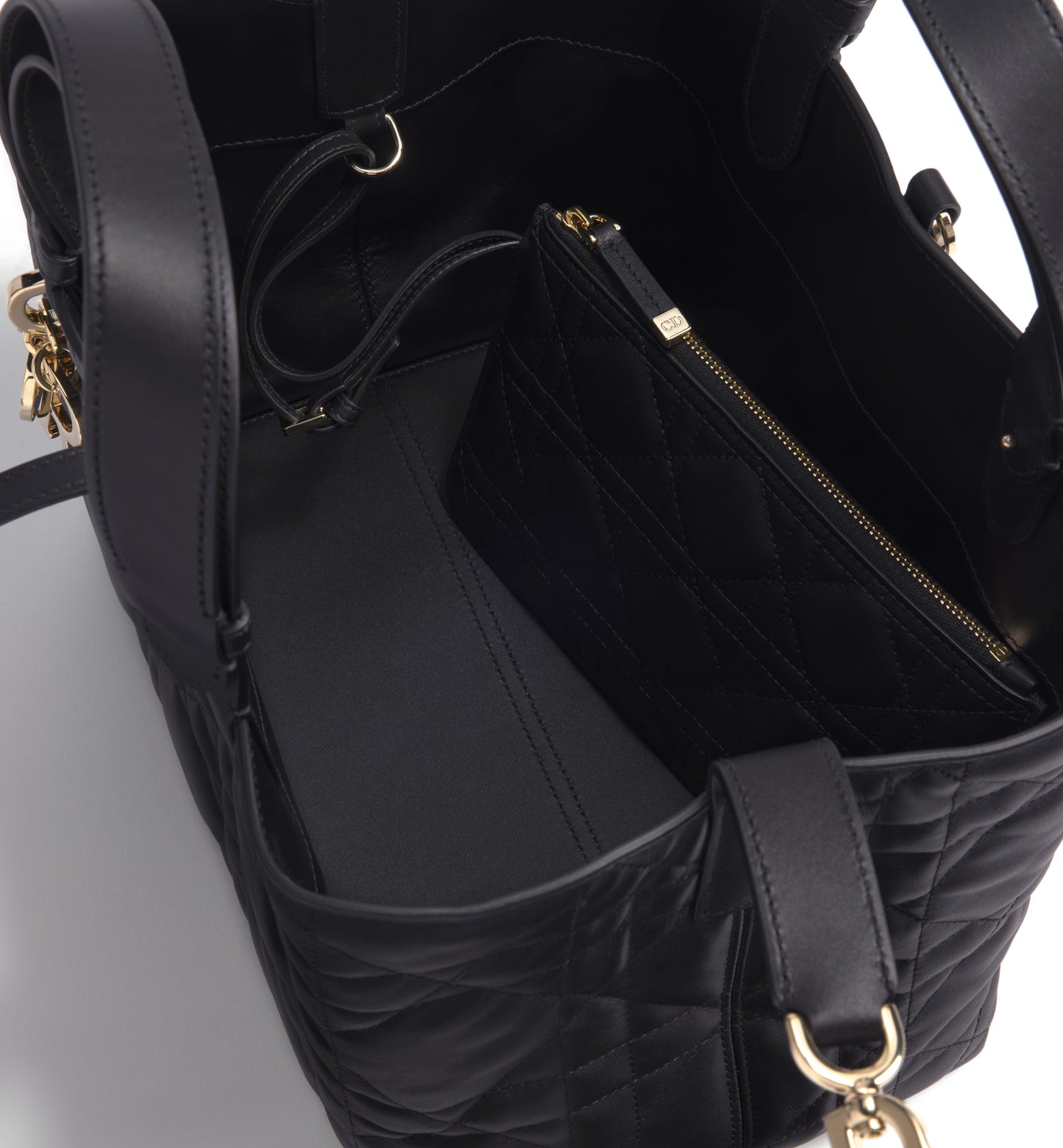 Borsa Media Toujours Nera