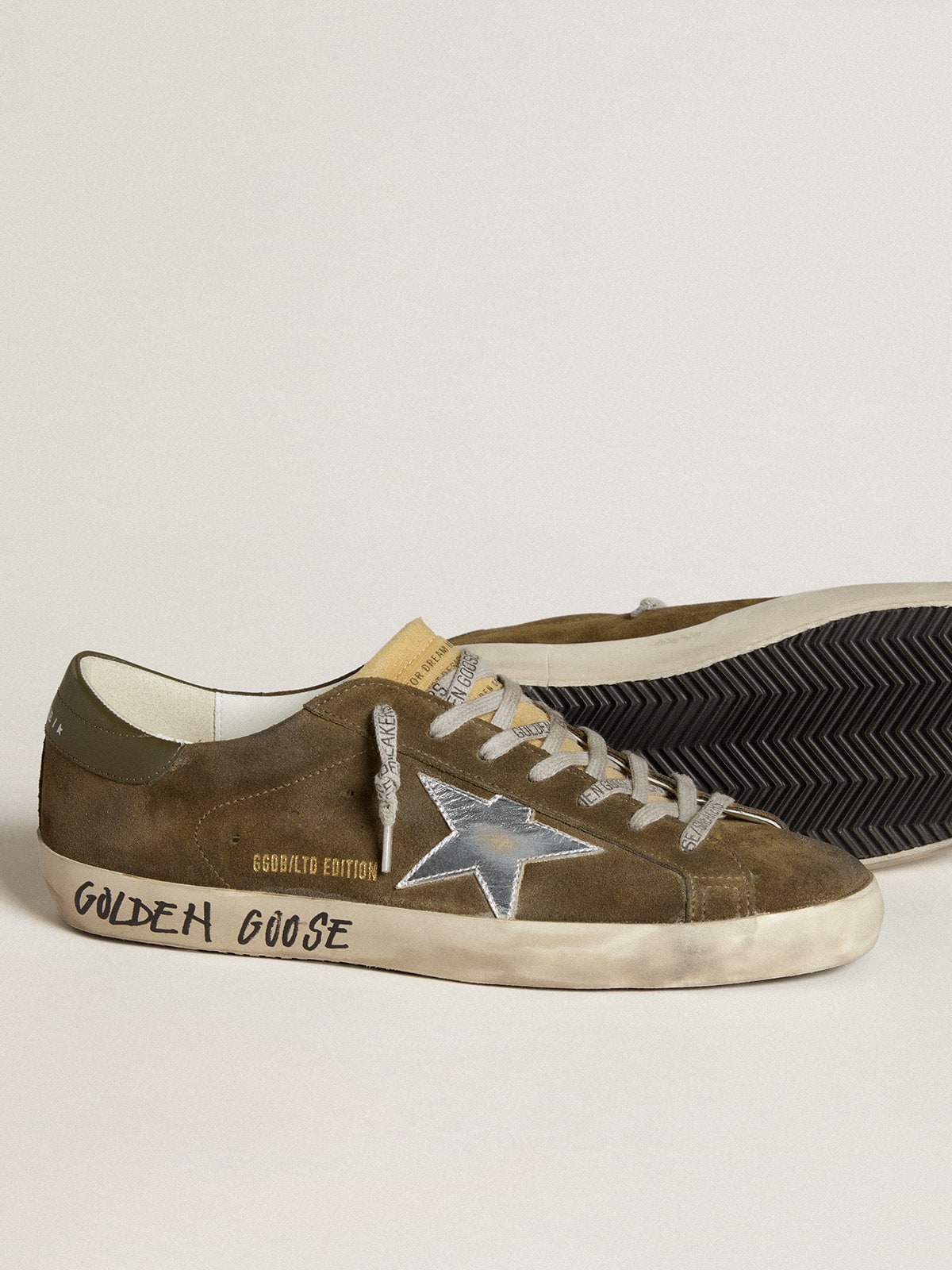 LTD in suede con stella in pelle laminata e talloncino in pelle