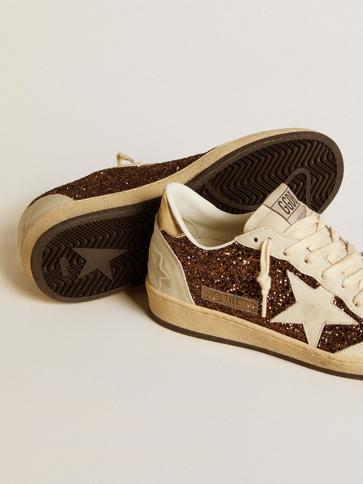 Glitter con stella in pelle e talloncino in pelle laminata