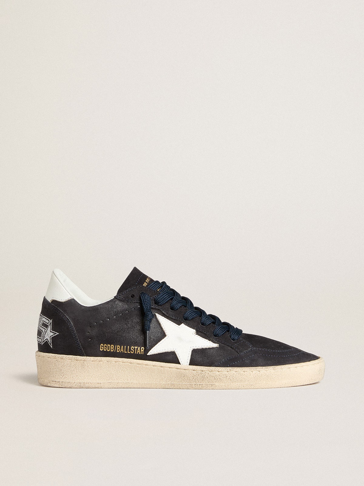 Suede blu scuro con stella e talloncino in pelle