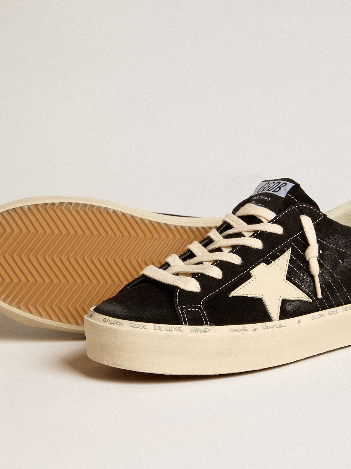 Pelle nera con talloncino in glitter argento