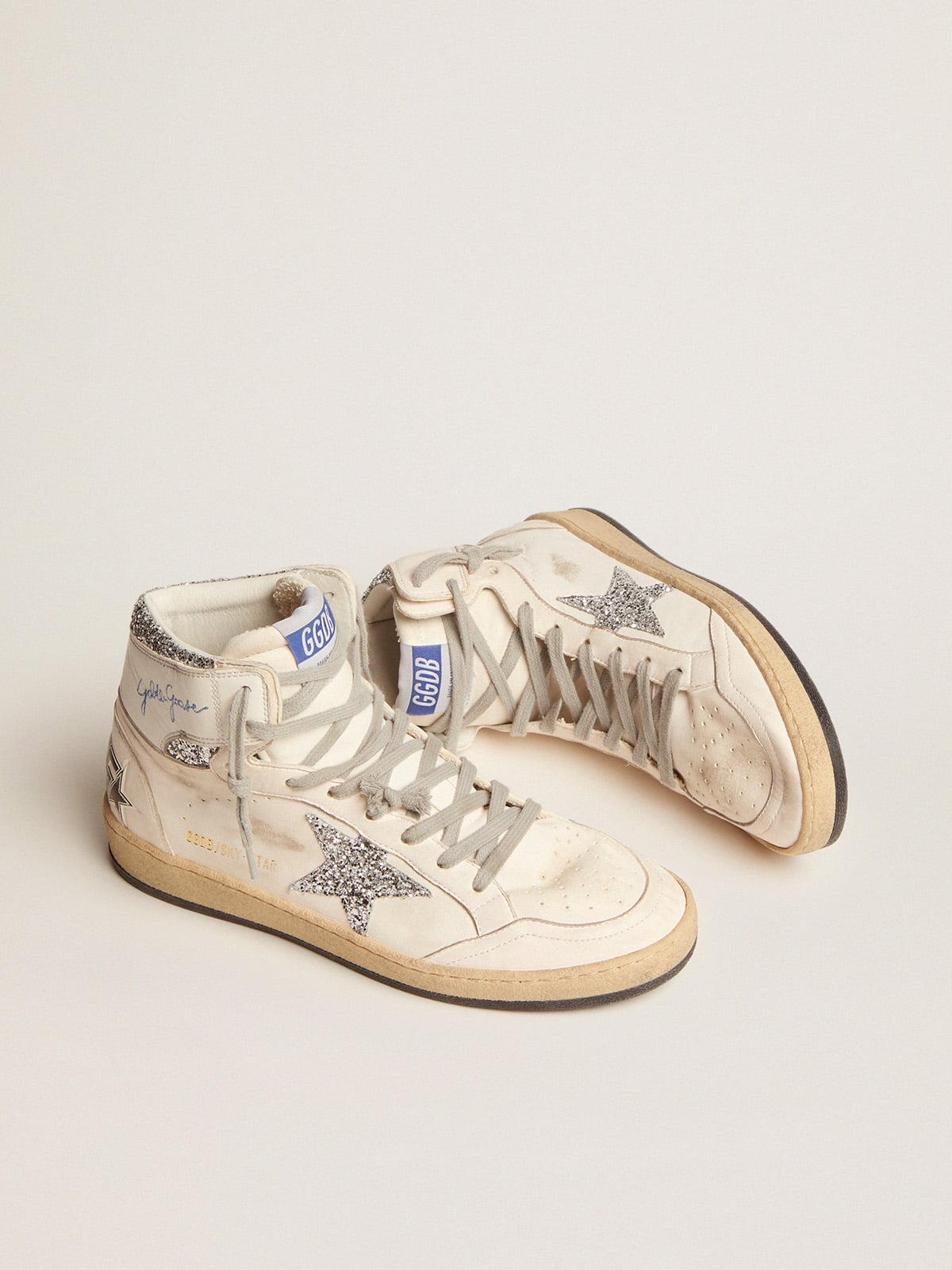 Firma sulla caviglia e inserti argento