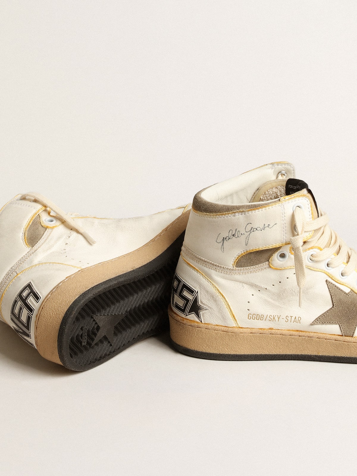 Nappa bianca con stella in suede color tortora