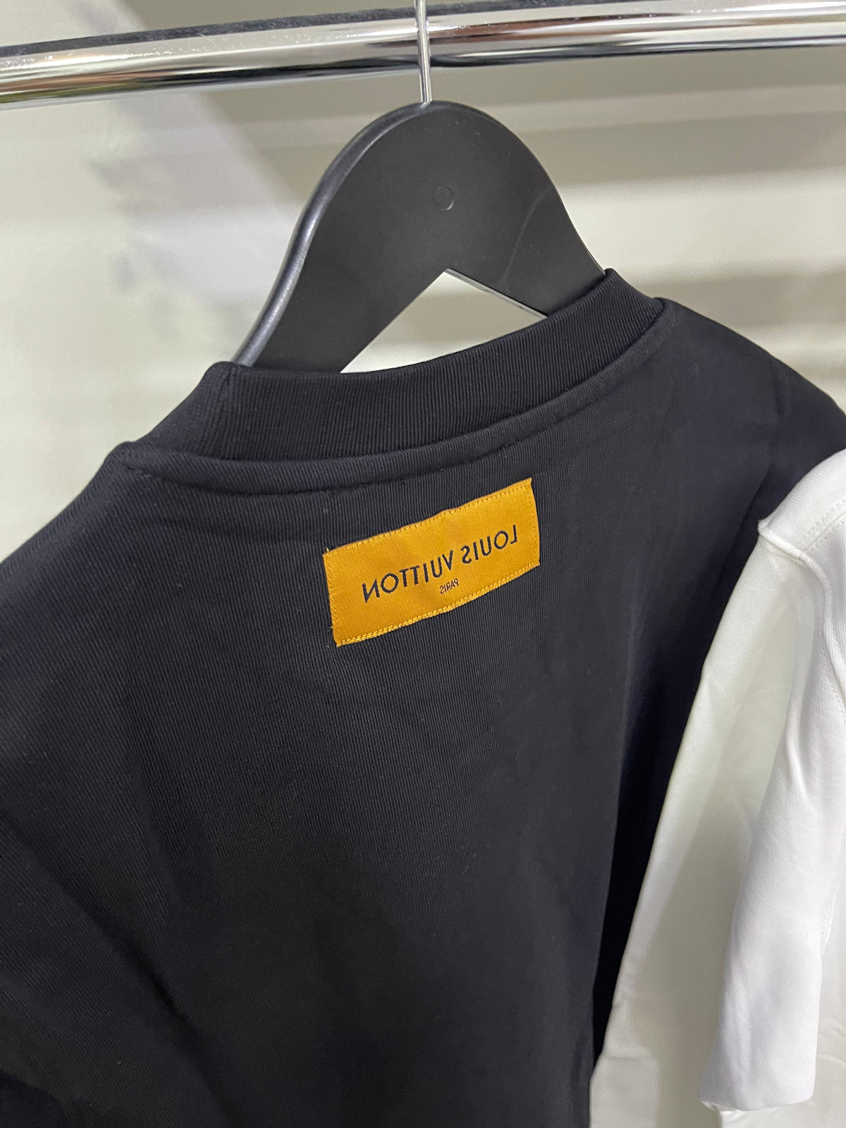 Felpa girocollo LV con logo in oro