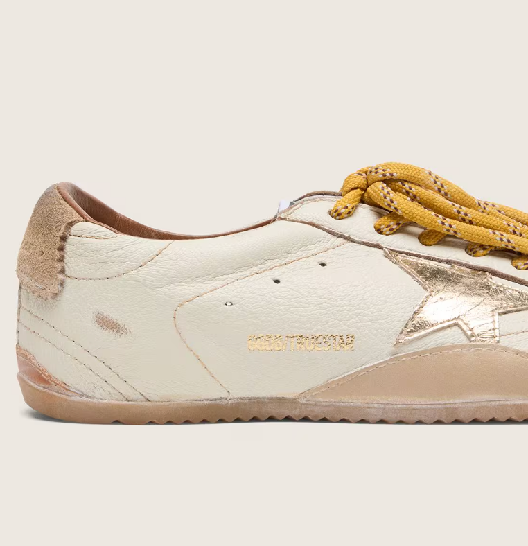 True in nappa bianca con stella oro e talloncino in suede beige