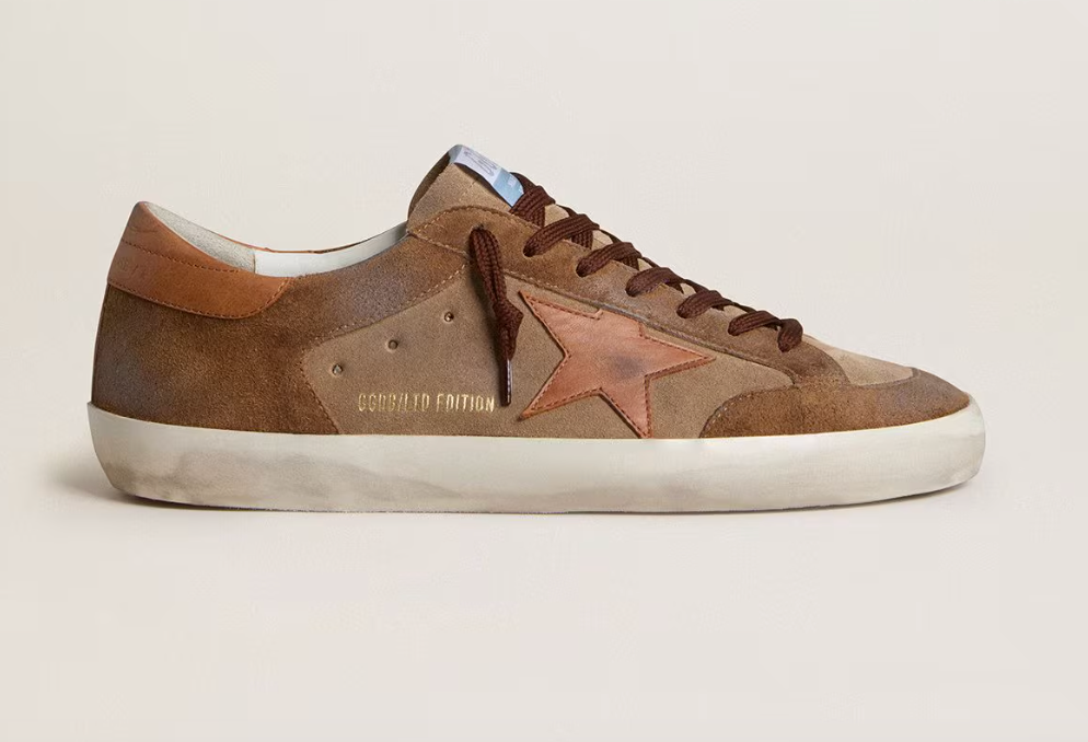 Golden Goose Super-Star in suede marrone con stella e talloncino in pelle color cuoio