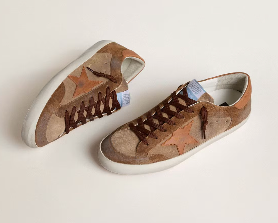 Golden Goose Super-Star in suede marrone con stella e talloncino in pelle color cuoio